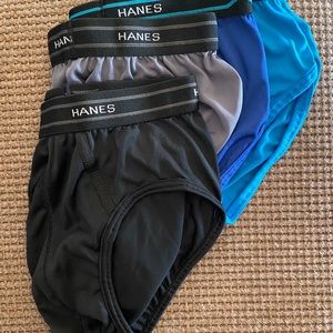 Men underwear NEW. 4 pairs. Hanes